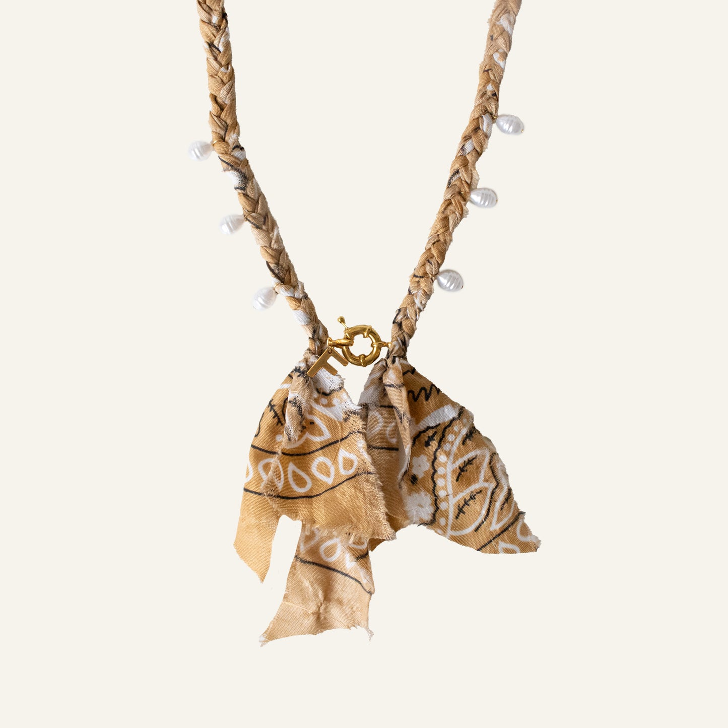 BANDANA INITIAL KETTING LICHTBRUIN/GOUD