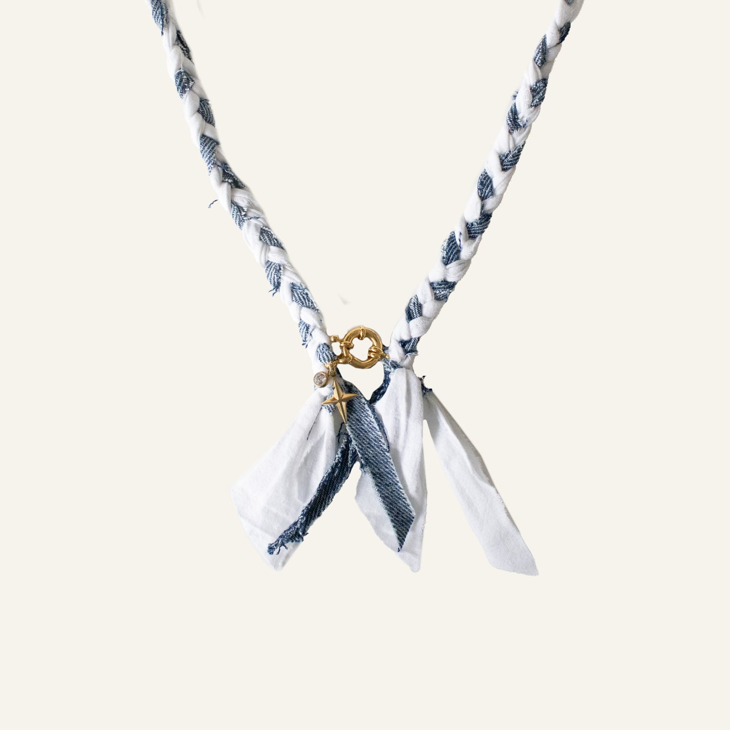 BANDANA KETTING WIT/DENIM GOUD