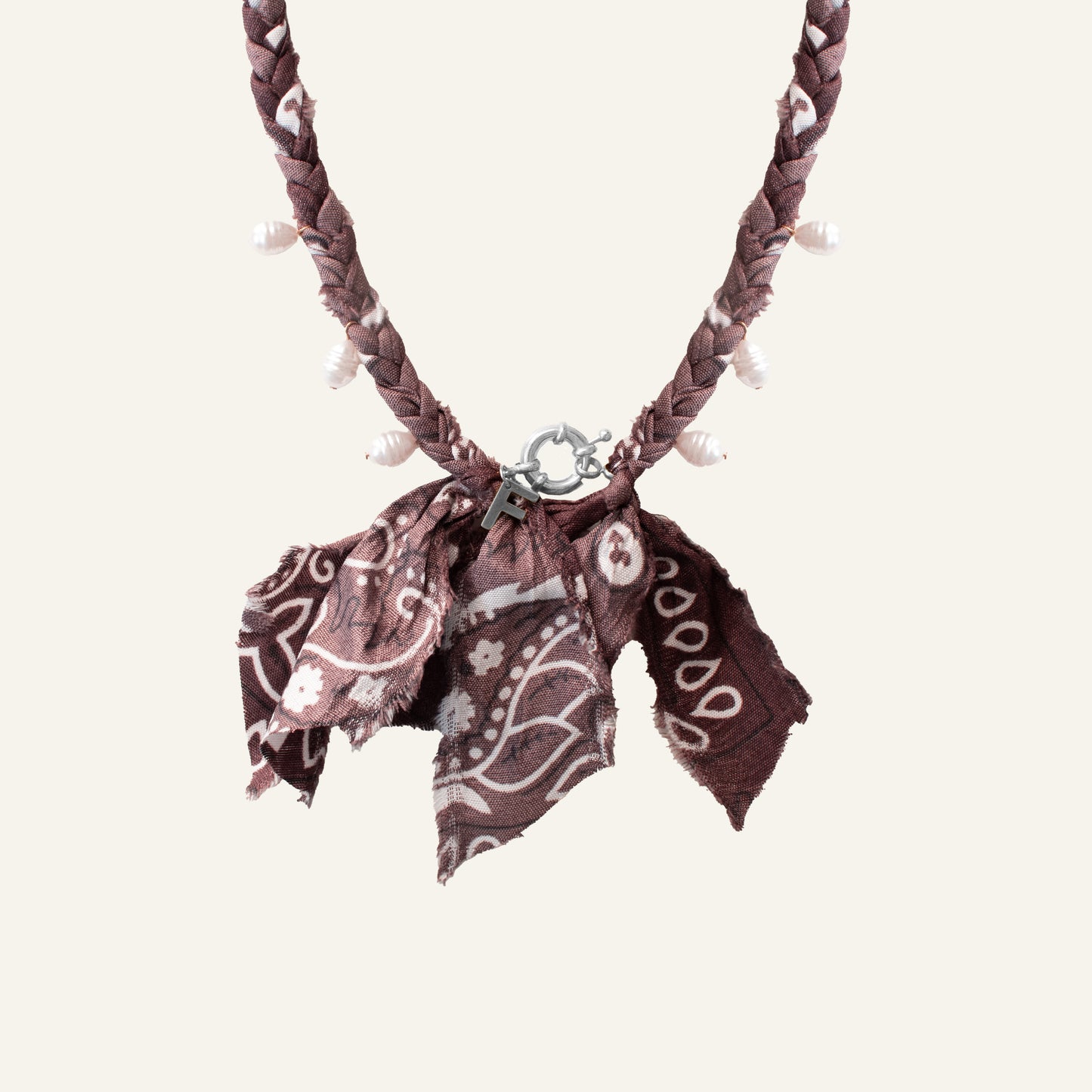 BANDANA INITIAL KETTING DONKERBRUIN/ZILVER