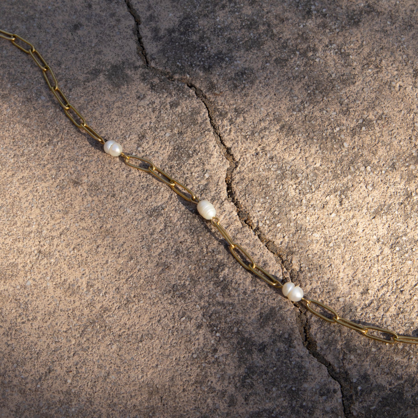 3 PEARLS KETTING GOUD