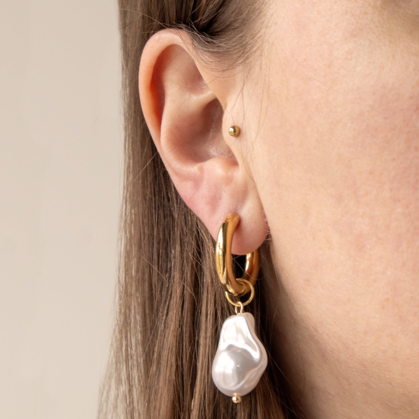 CHIC PEARL HOOPS GOUD