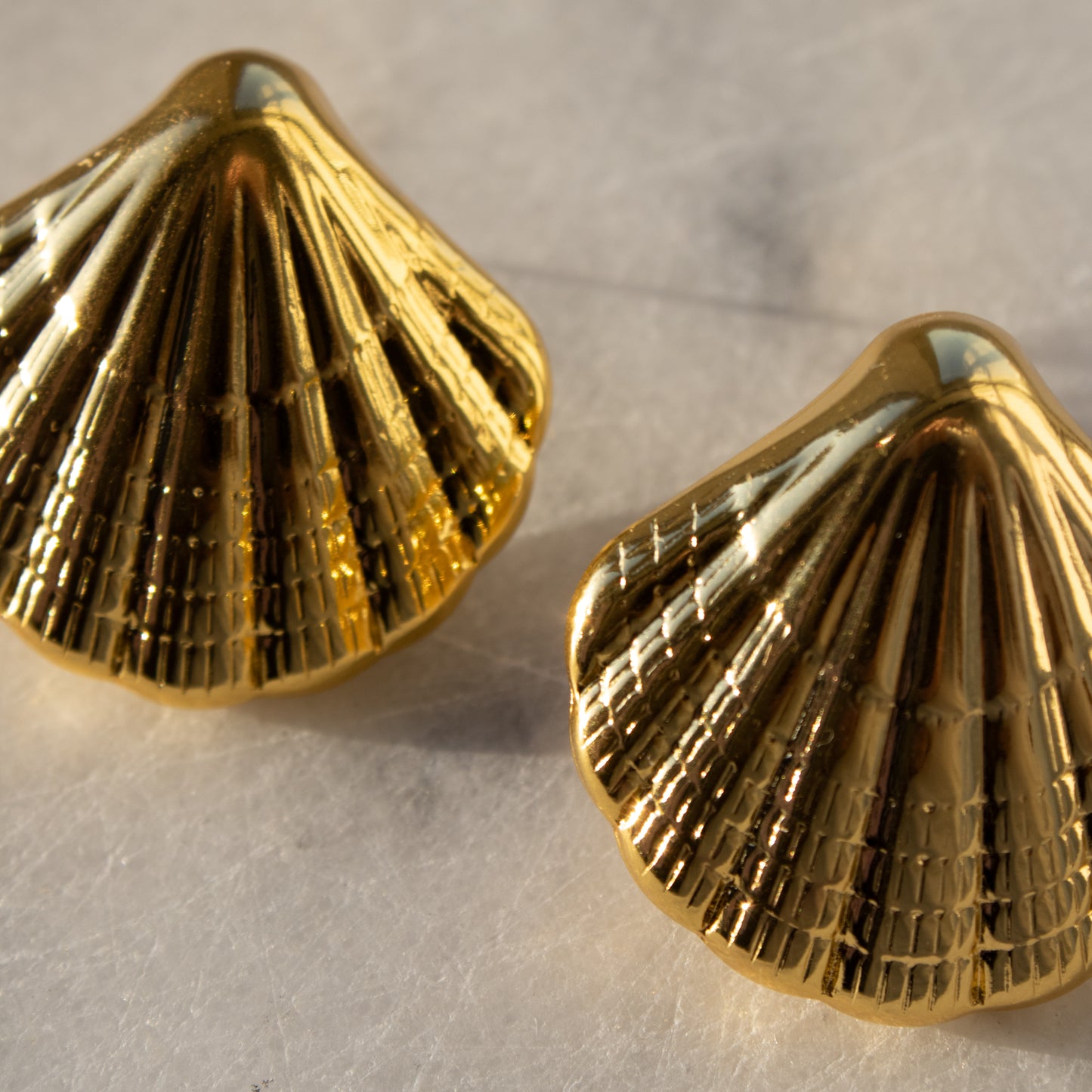 SHELL OORBELLEN GOUD