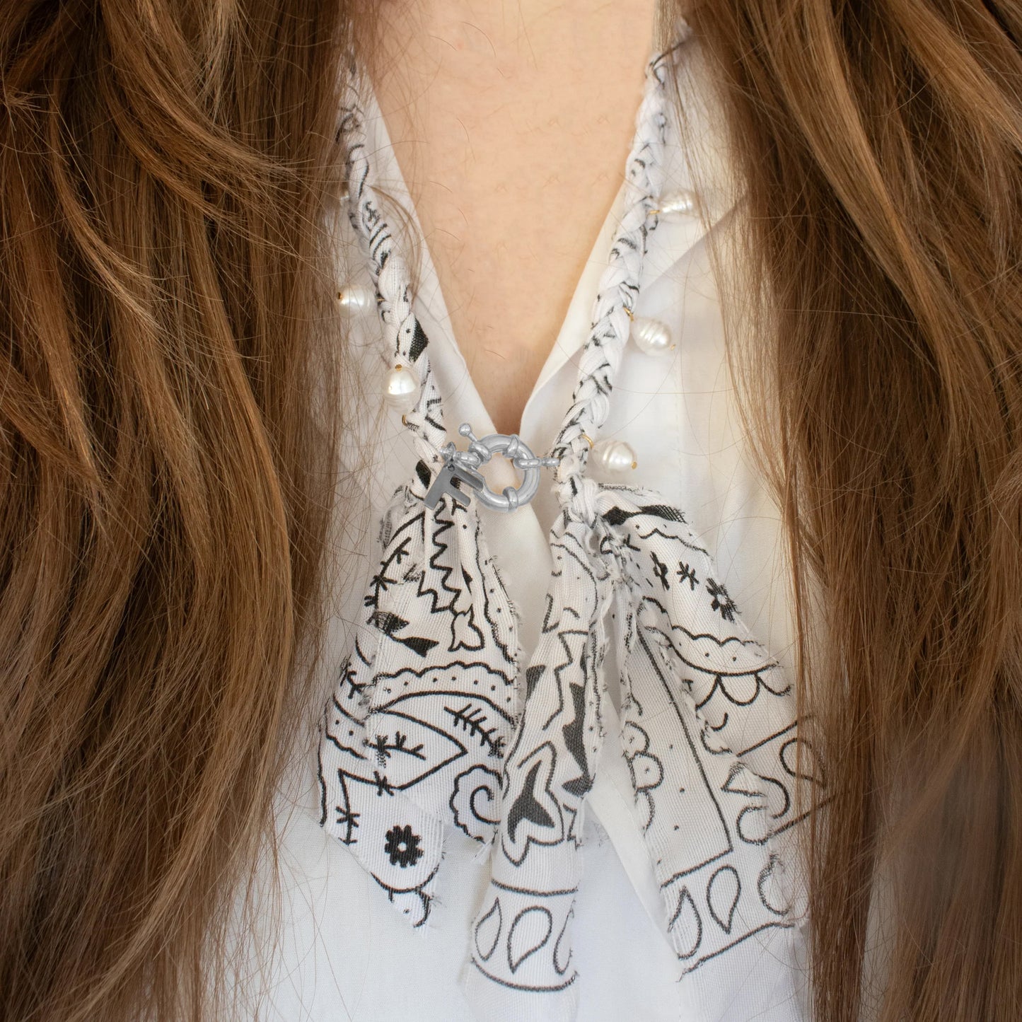 BANDANA INITIAL KETTING WIT/ZILVER
