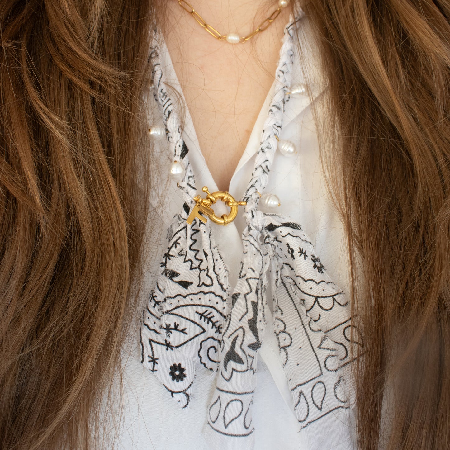 BANDANA INITIAL KETTING WIT/GOUD