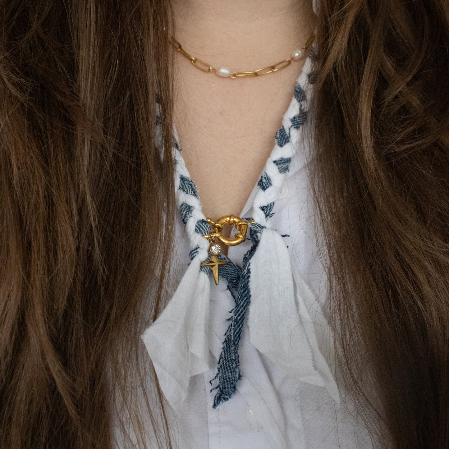 BANDANA KETTING WIT/DENIM GOUD