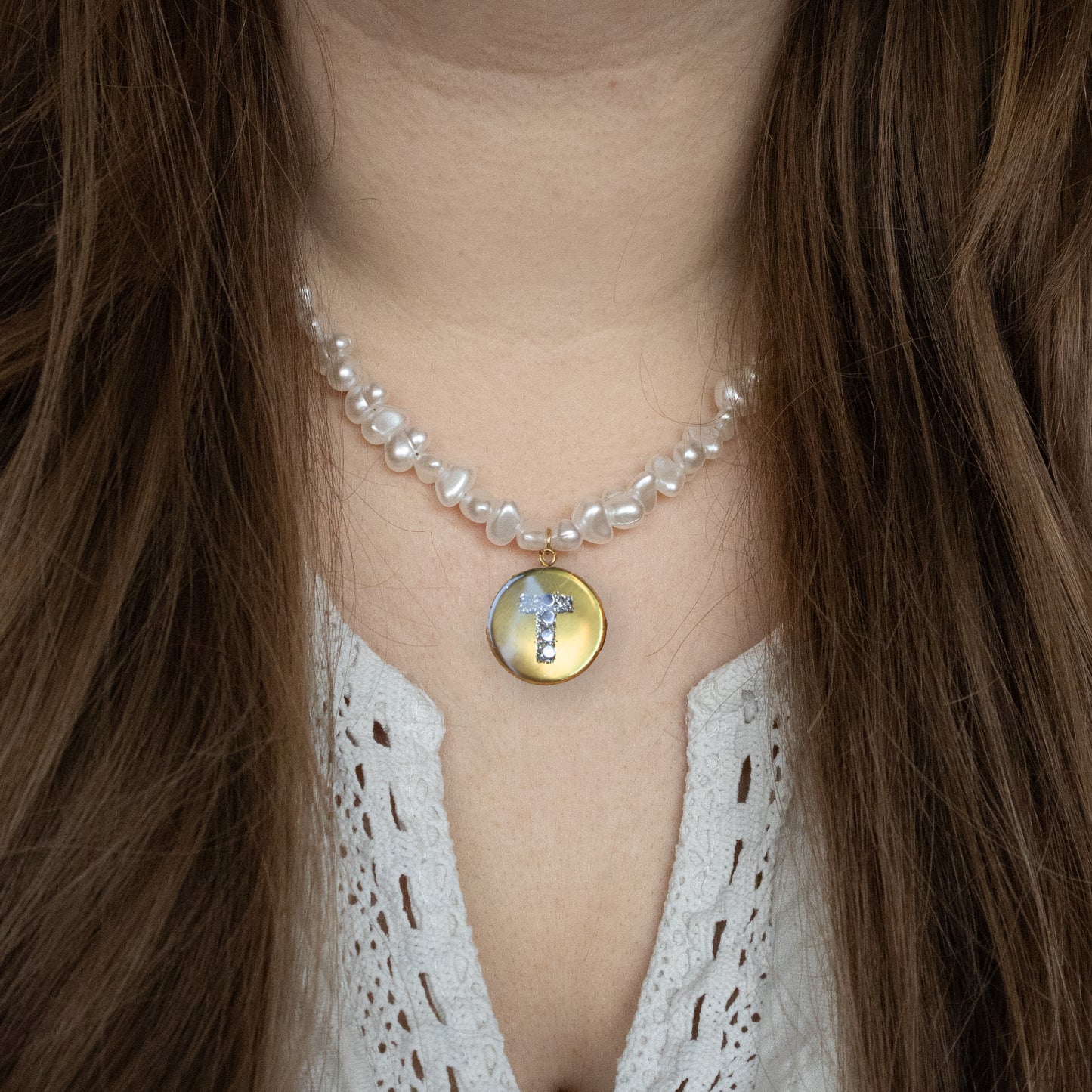 ROUND INITIAL PEARL KETTING GOUD