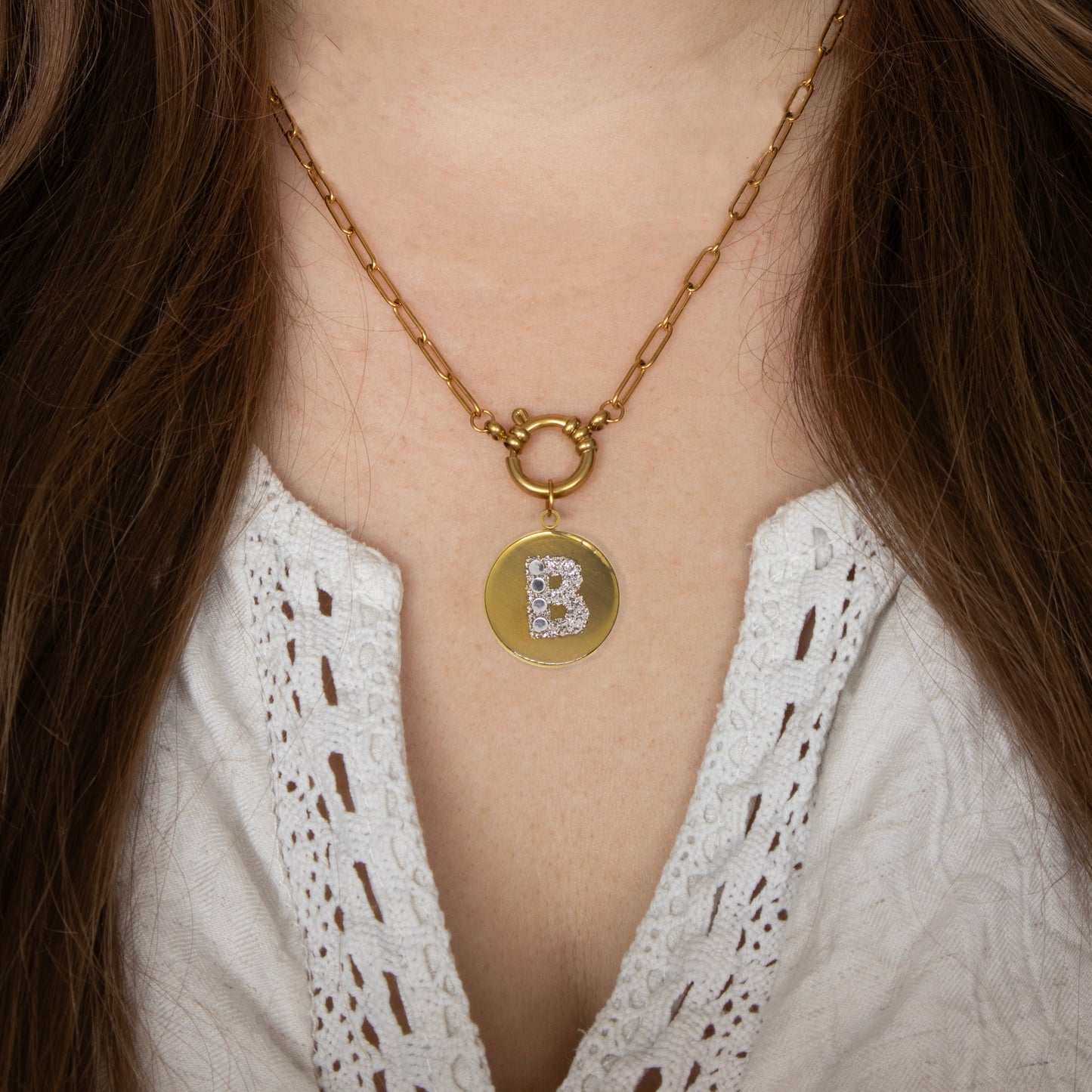 ROUND INITIAL PEARL NECKLACE GOLD