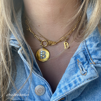 ROUND INITIAL PEARL NECKLACE GOLD