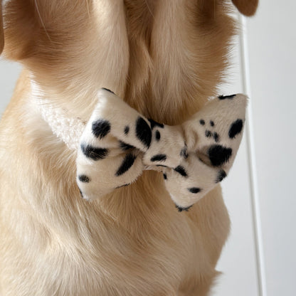 STRIKJE FLUFFY DOTS - WIT/ZWART