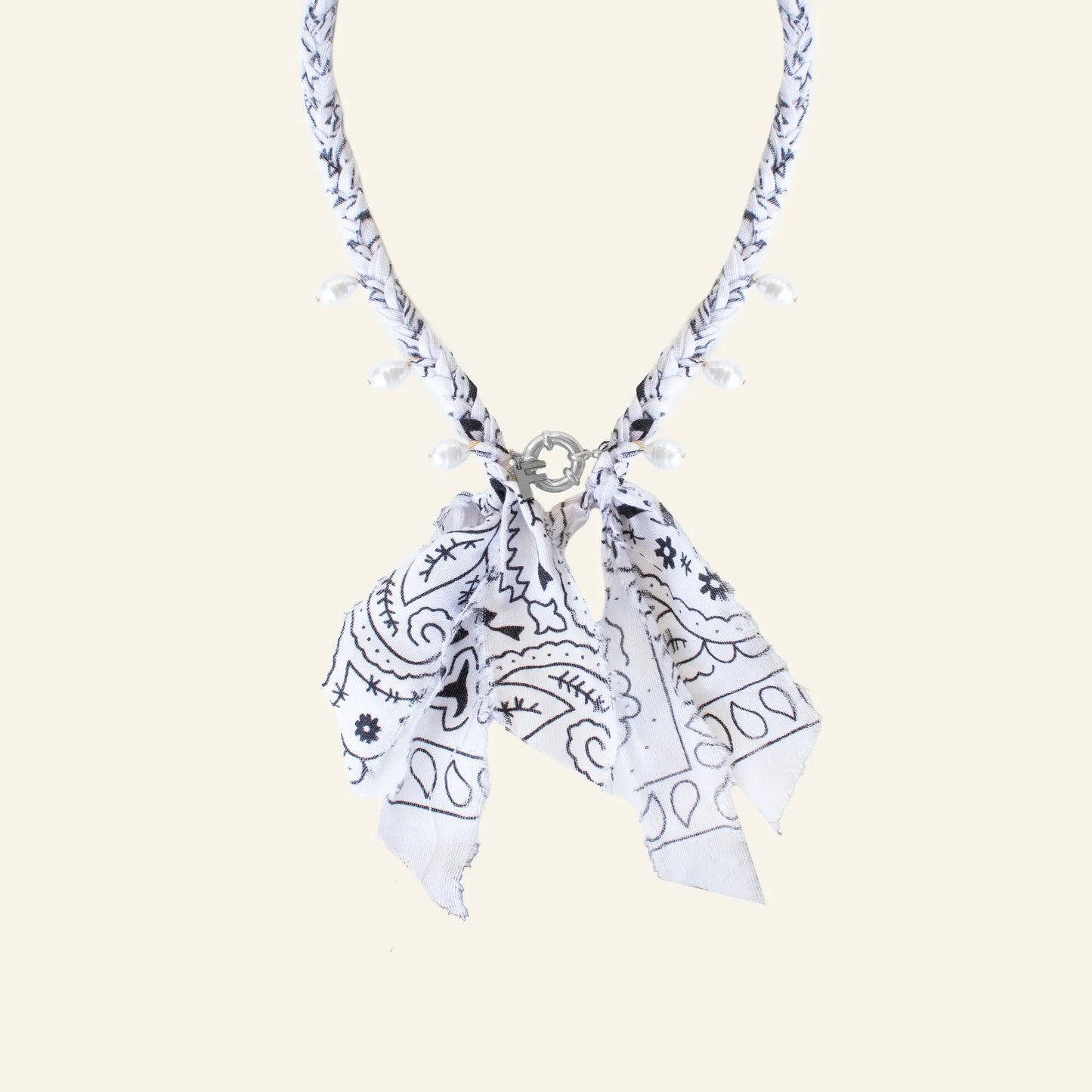 BANDANA INITIAL NECKLACE WHITE/GOLD