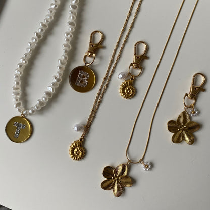 Cute Flowers Charm - Gold