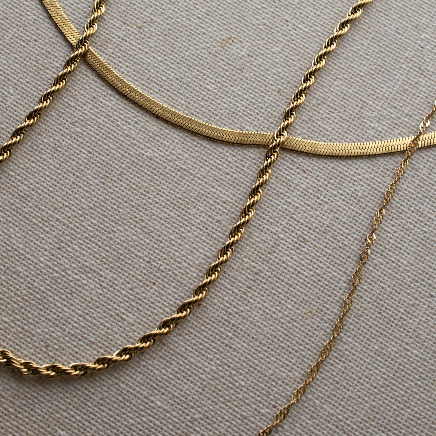 TWISTED KETTING GOUD