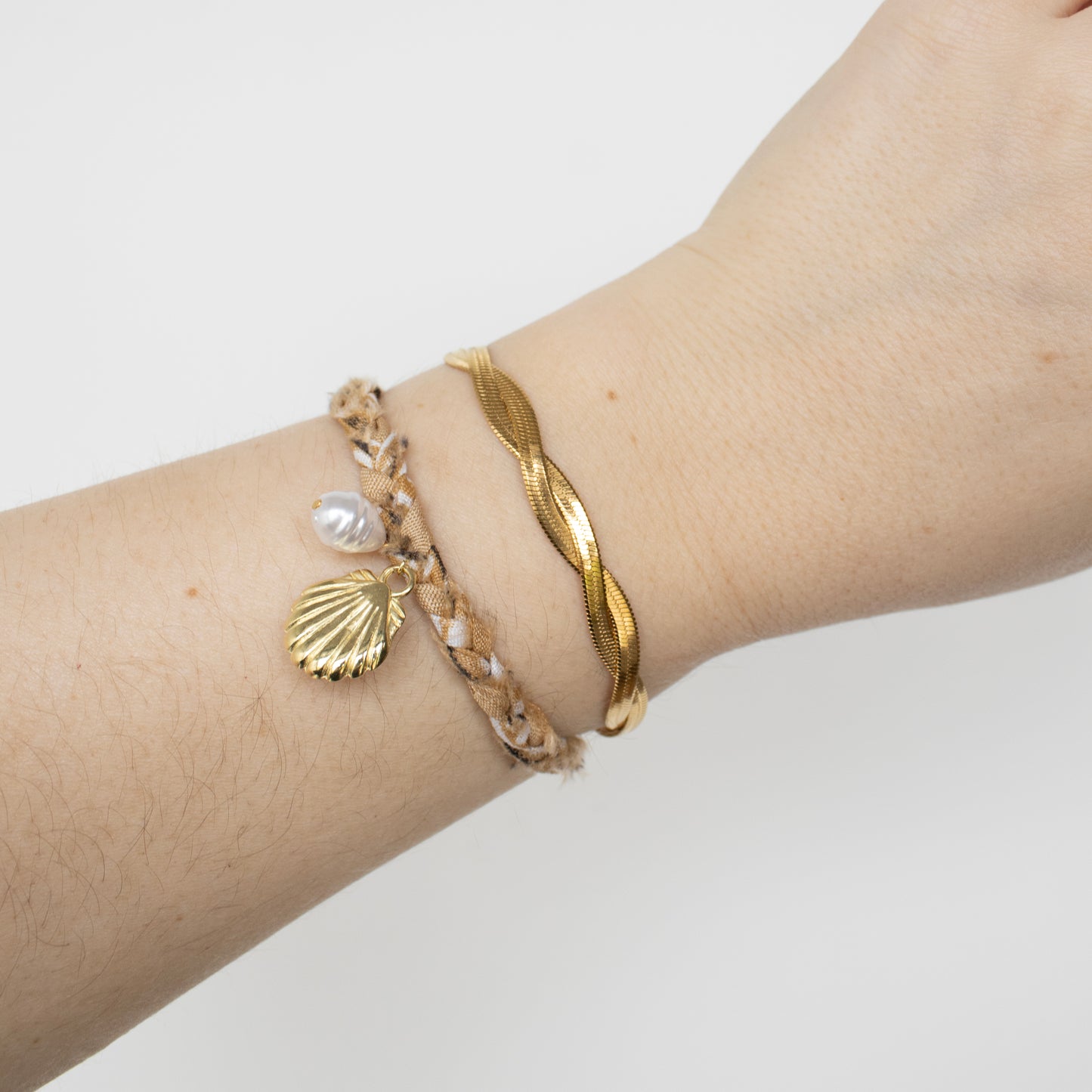 LIGHT BROWN BANDANA ARMBAND SCHELP EN PAREL GOUD