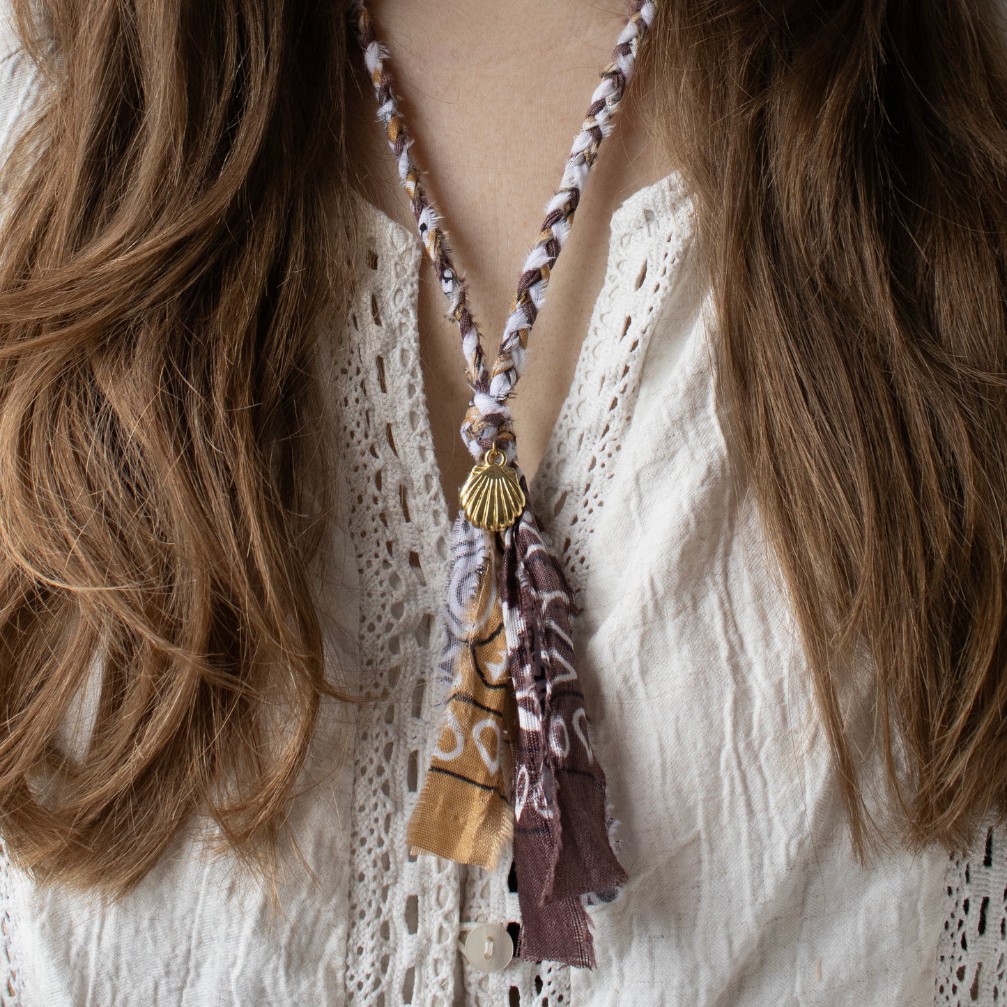 BROWN MULTI BANDANA KETTING SCHELP