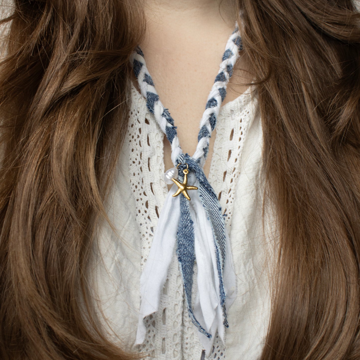 WHITE/DENIM BANDANA KETTING ZEESTER EN PAREL