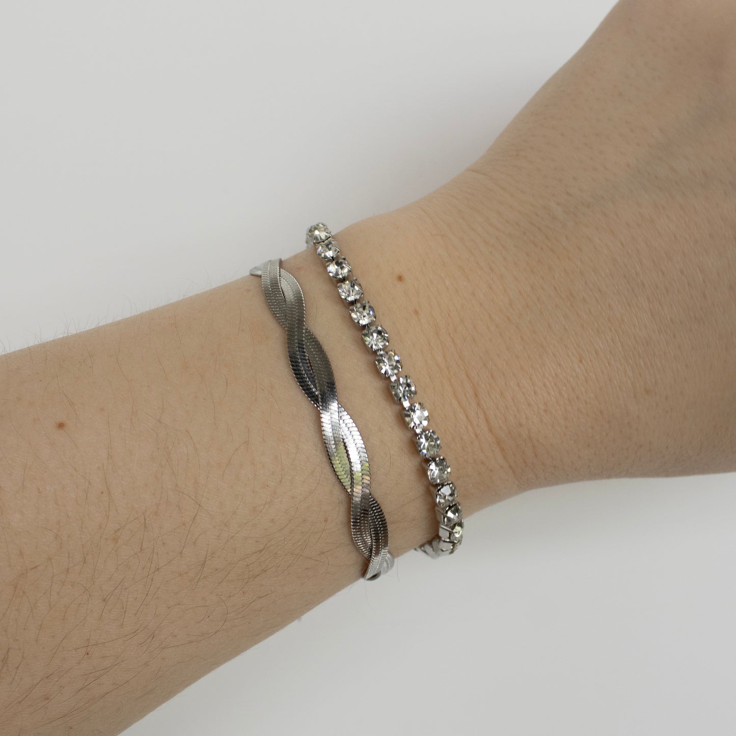 FLAT TWISTED ARMBAND ZILVER