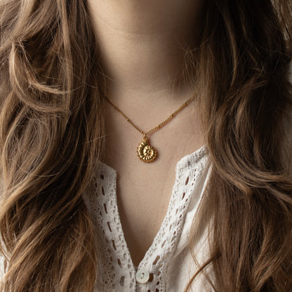 SHELL NECKLACE GOLD