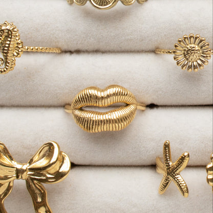 Lip Ring - Gold