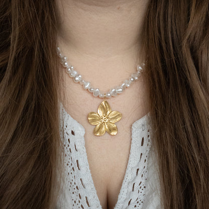 CUTE FLOWER PEARL KETTING - GOUD