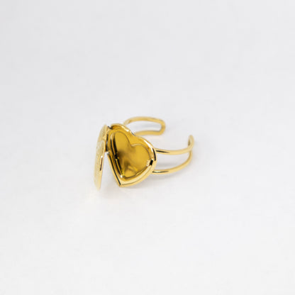Heart Medallion Ring - Gold