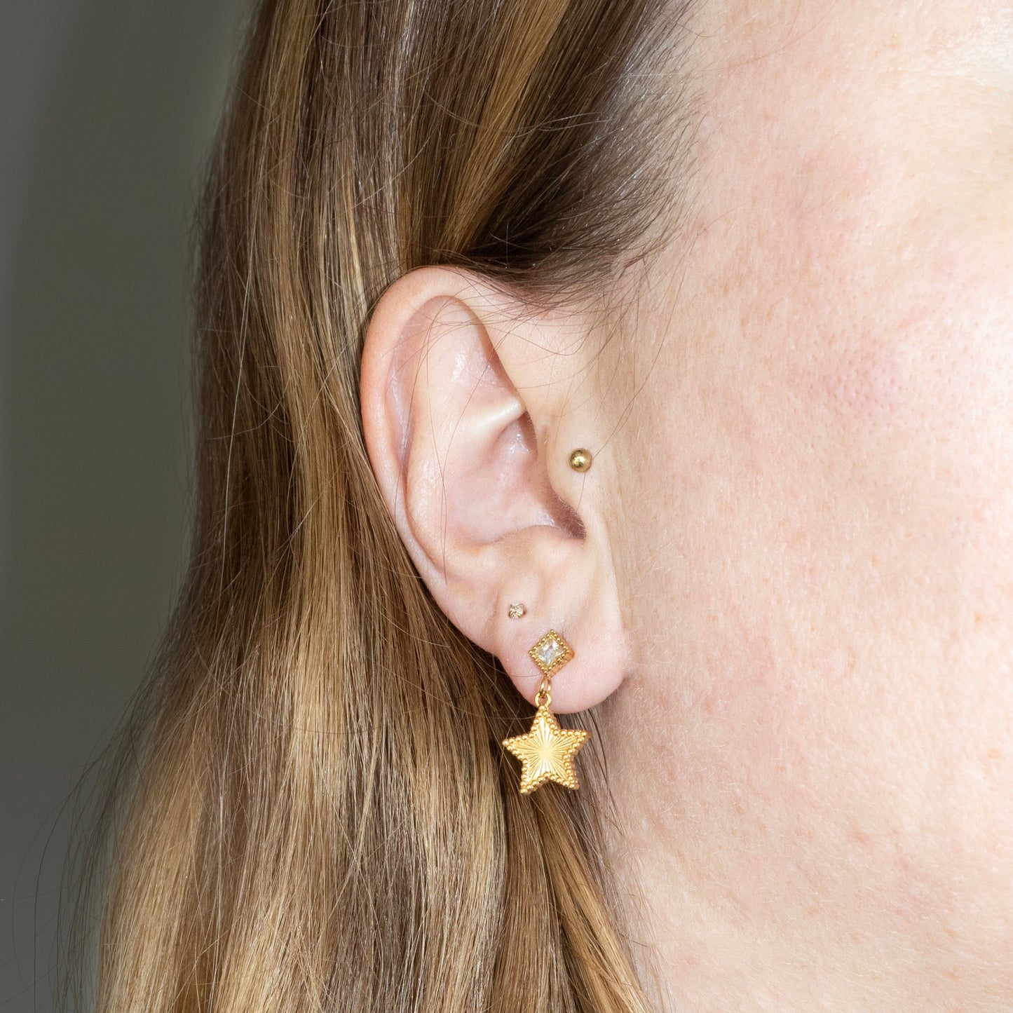 STRASS STAR OORBELLEN GOUD