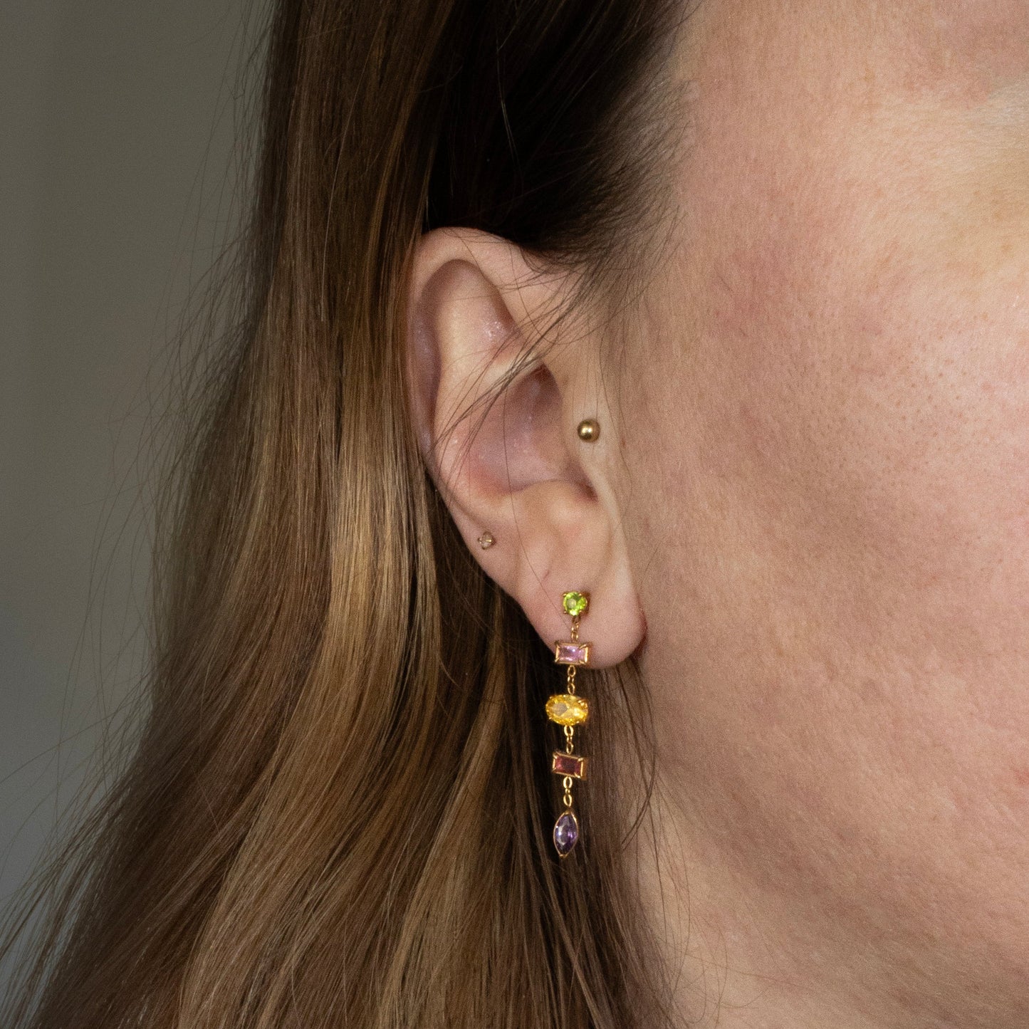 COLORFUL ZIRKONIA OORBELLEN GOUD