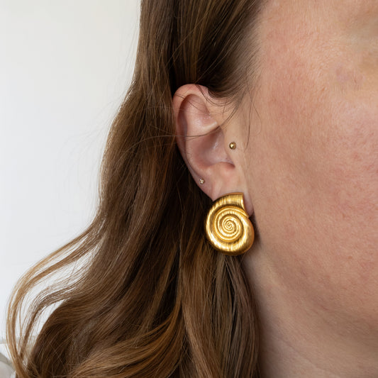 SHELL STATEMENT EARRINGS - GOLD