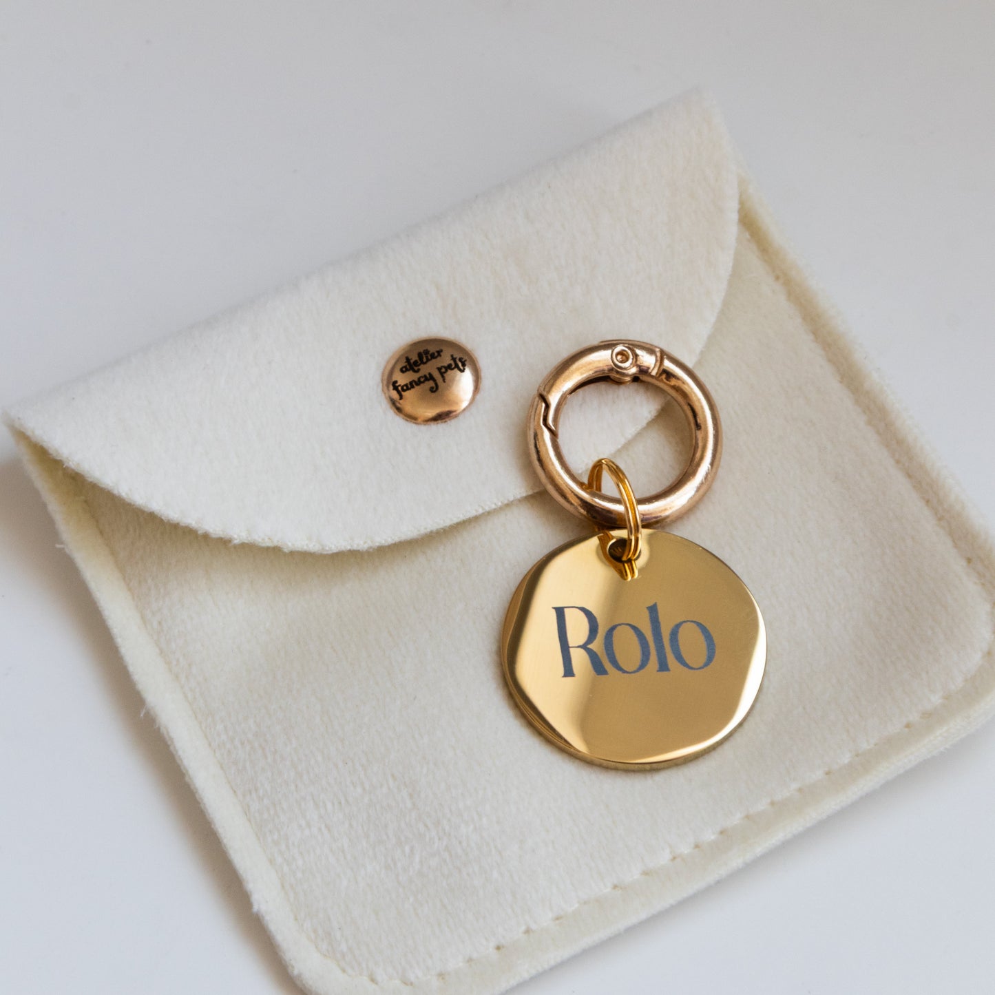 GEGRAVEERDE TAG ROND - GOUD