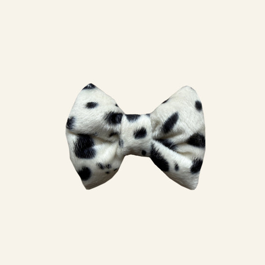 STRIKJE FLUFFY DOTS - WIT/ZWART
